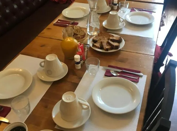 Maison D'hoursentut ホテル 2*